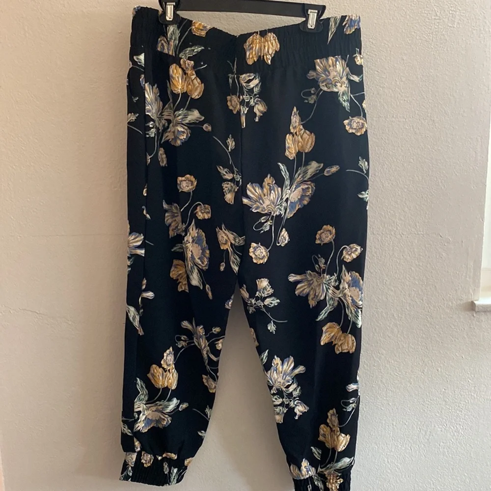 Black Floral joggers , XL - Picture 7 of 9